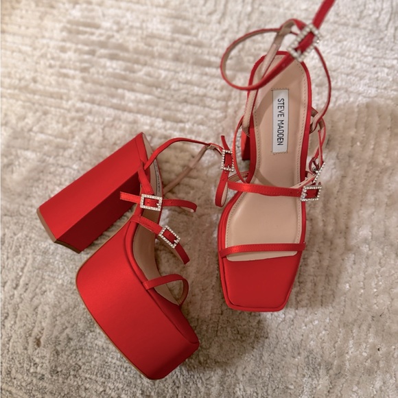 Steve Madden Shoes - Steve Madden Platform High Heels
